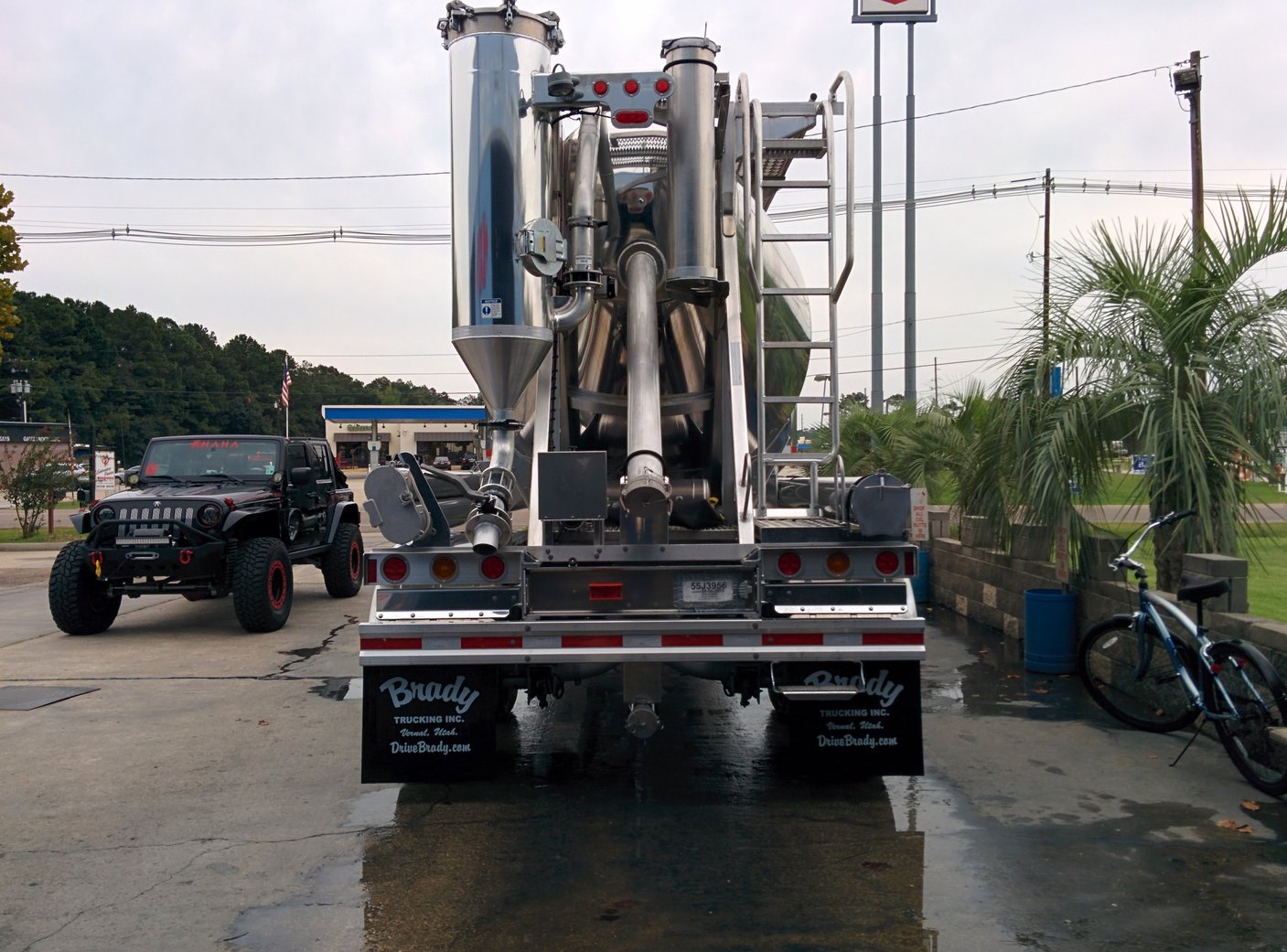 Understanding the Processes of Dry Bulk Trucking